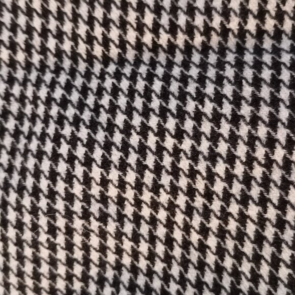 Aritzia Dorine Wrap Front Skirt in Houndstooth - Size 0 - Picture 5 of 6